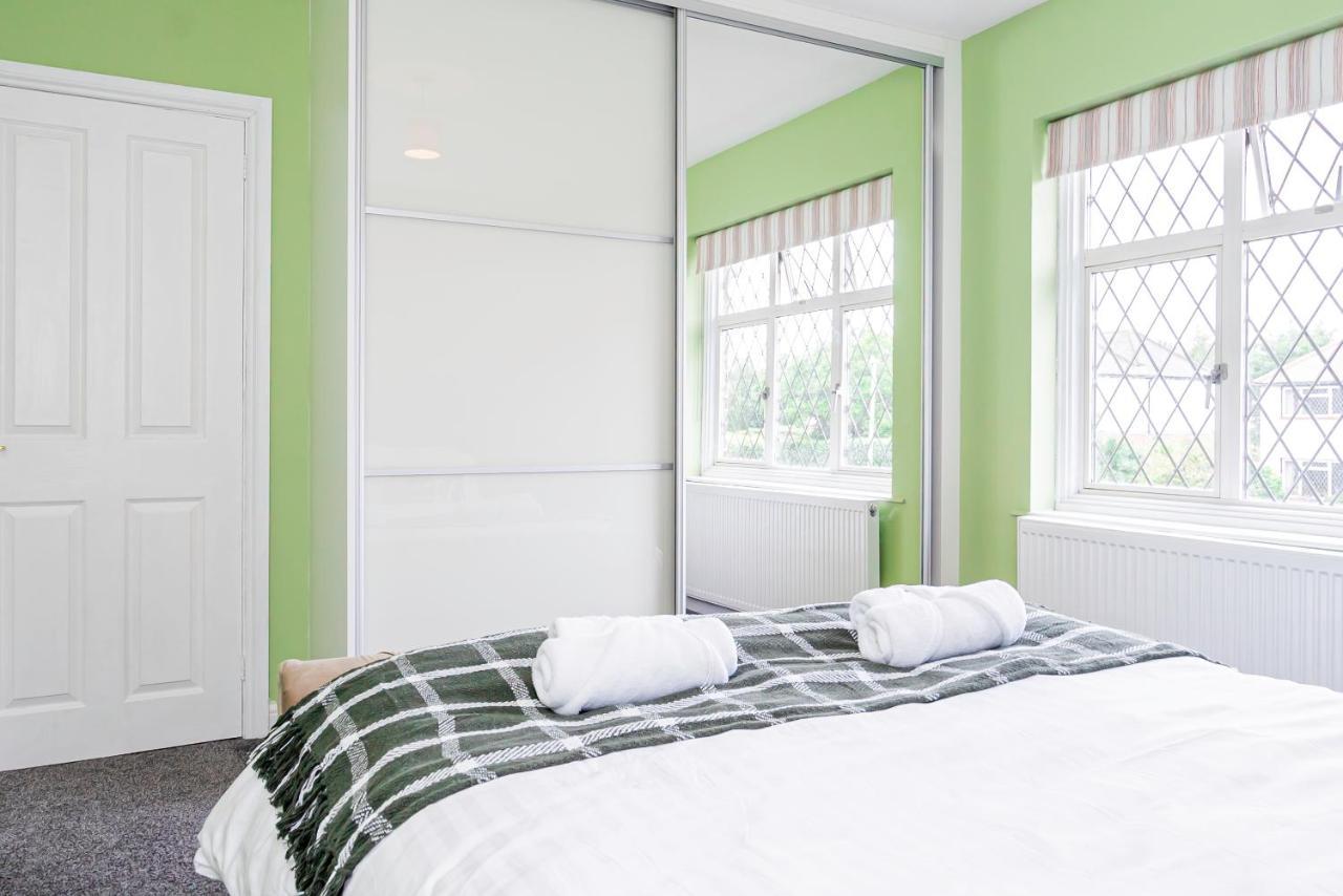 Stunning Place, Close To Windsor & Heathrow & Private Parking Burnham  Exteriör bild