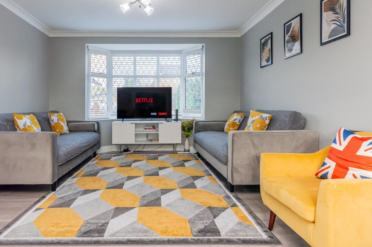 Stunning Place, Close To Windsor & Heathrow & Private Parking Burnham  Exteriör bild