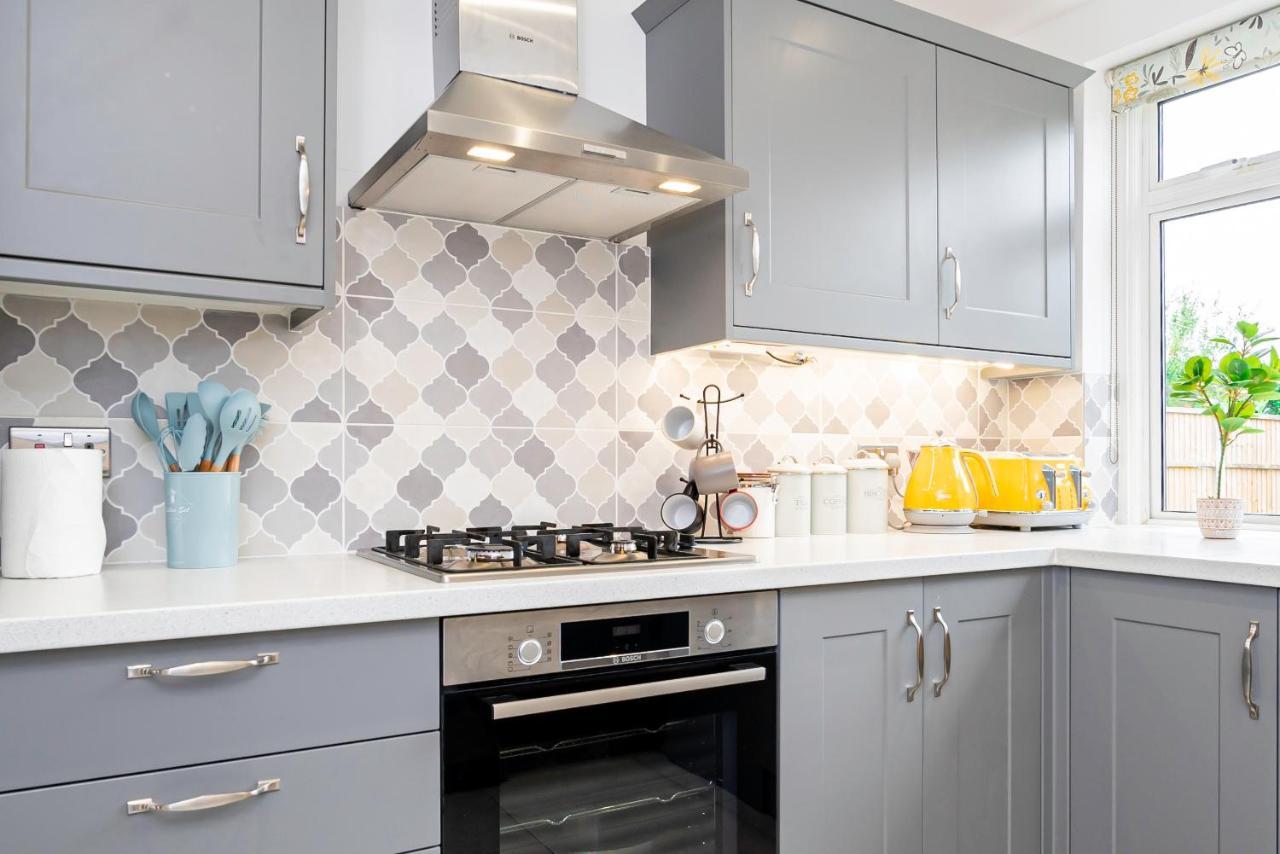 Stunning Place, Close To Windsor & Heathrow & Private Parking Burnham  Exteriör bild