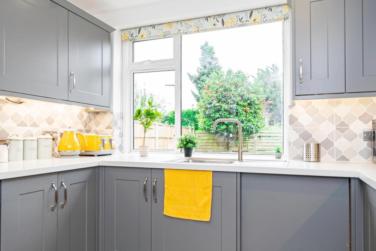 Stunning Place, Close To Windsor & Heathrow & Private Parking Burnham  Exteriör bild