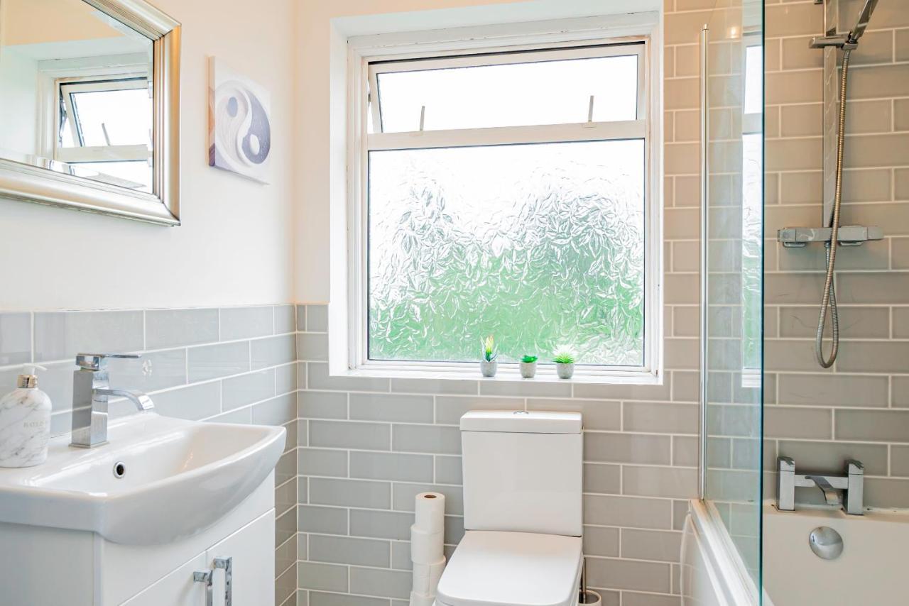 Stunning Place, Close To Windsor & Heathrow & Private Parking Burnham  Exteriör bild