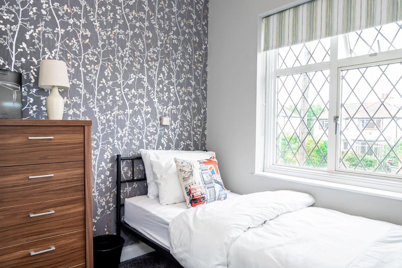 Stunning Place, Close To Windsor & Heathrow & Private Parking Burnham  Exteriör bild