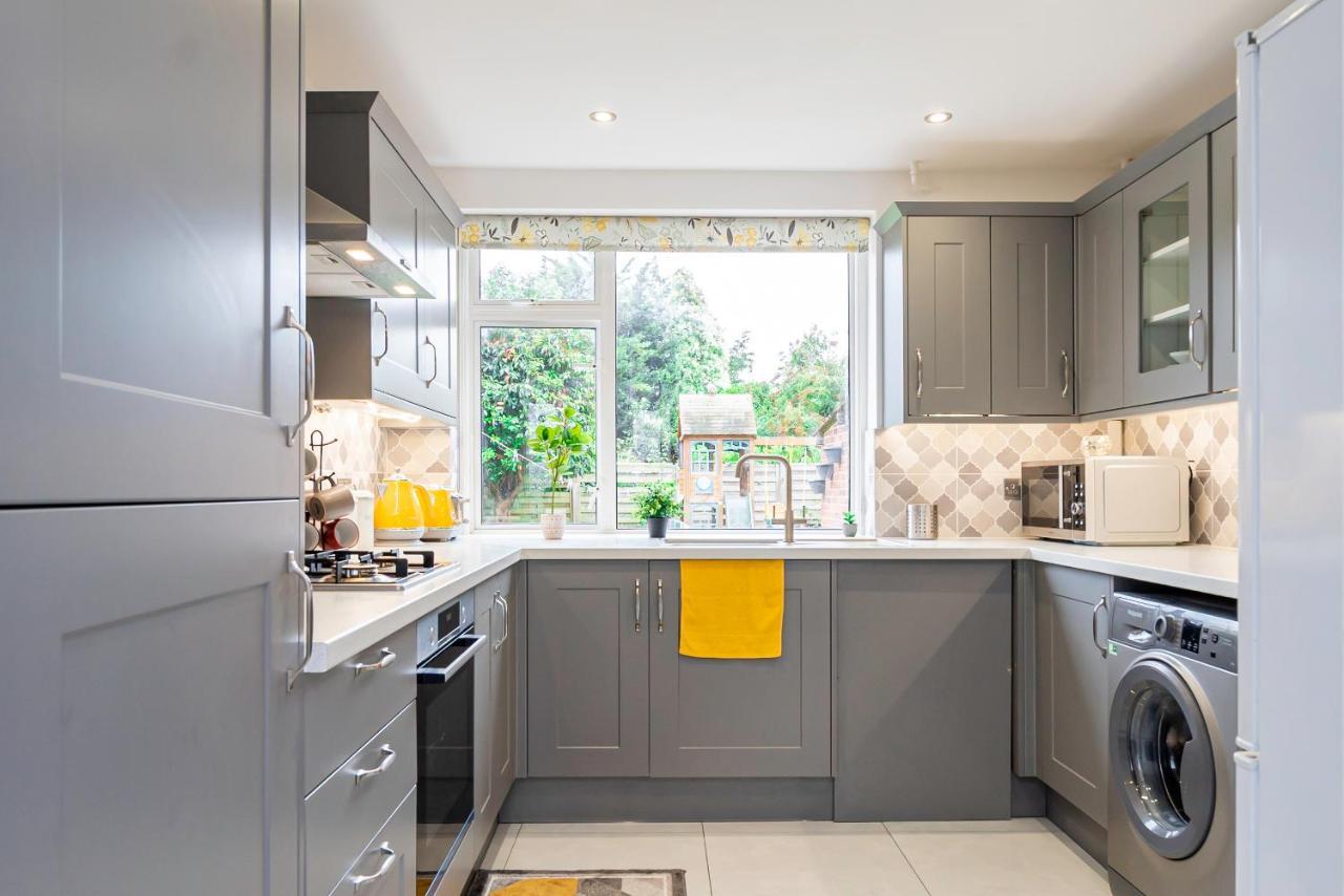 Stunning Place, Close To Windsor & Heathrow & Private Parking Burnham  Exteriör bild