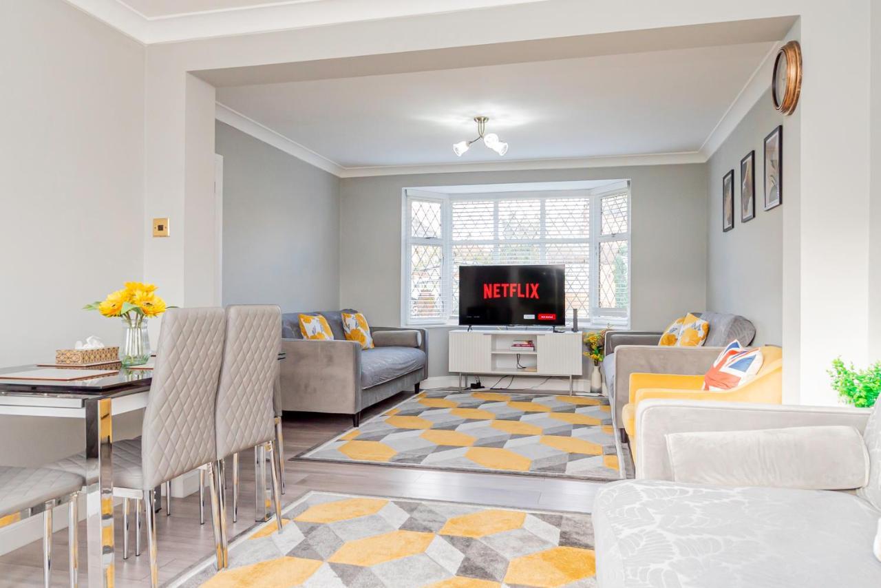 Stunning Place, Close To Windsor & Heathrow & Private Parking Burnham  Exteriör bild